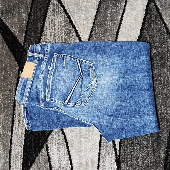 BKE Denim - BKE PAYTON EMBROIDERED DISTRESSED UNIVERSAL FIT MID-RISE CROPPED DENIM J…